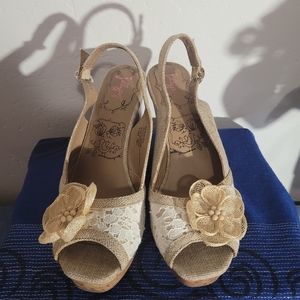 Jellpop Women's Wedge Sandle Sz 8 1/2. Lace/Flower